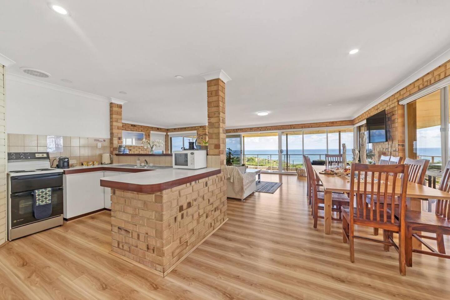 Pet-Friendly Beachfront Family Getaway With Views Villa Mandurah Exterior photo