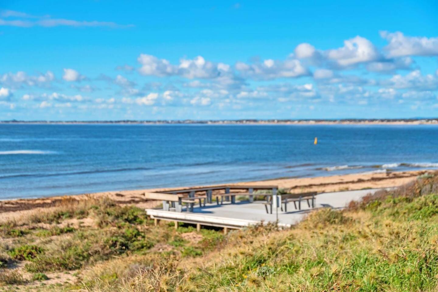 Pet-Friendly Beachfront Family Getaway With Views Villa Mandurah Exterior photo