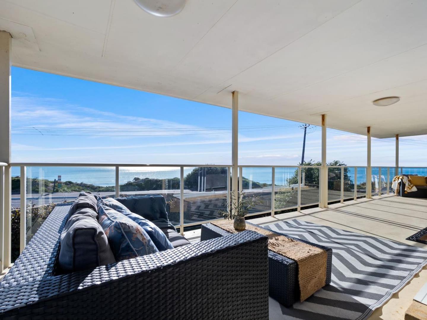 Pet-Friendly Beachfront Family Getaway With Views Villa Mandurah Exterior photo